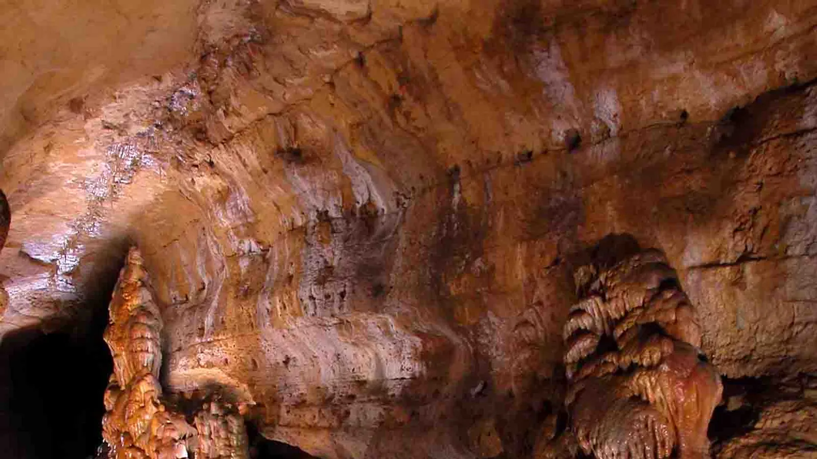 Cave of the Mounds — hero image