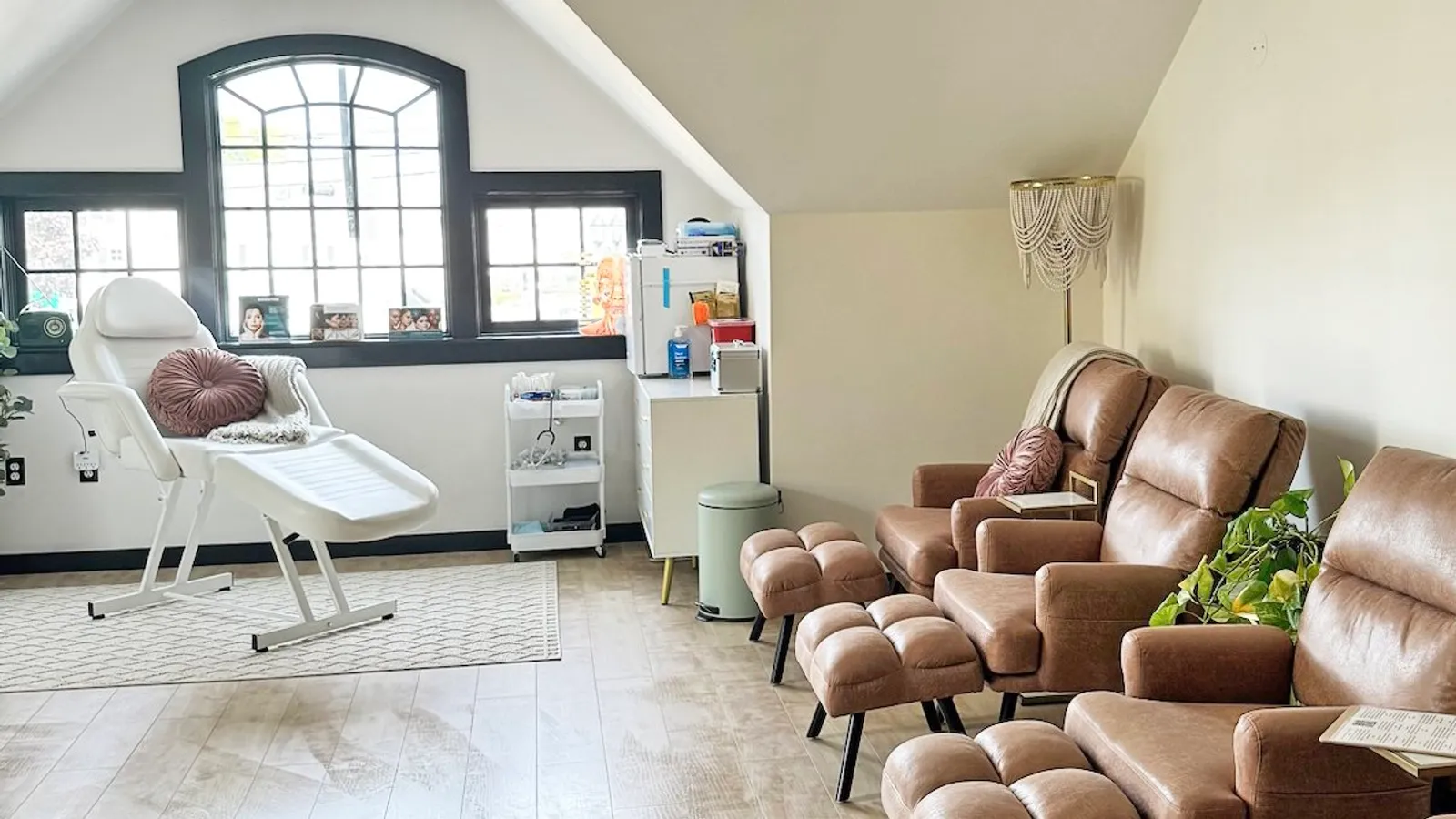PLYMOUTH IV LOUNGE — hero image