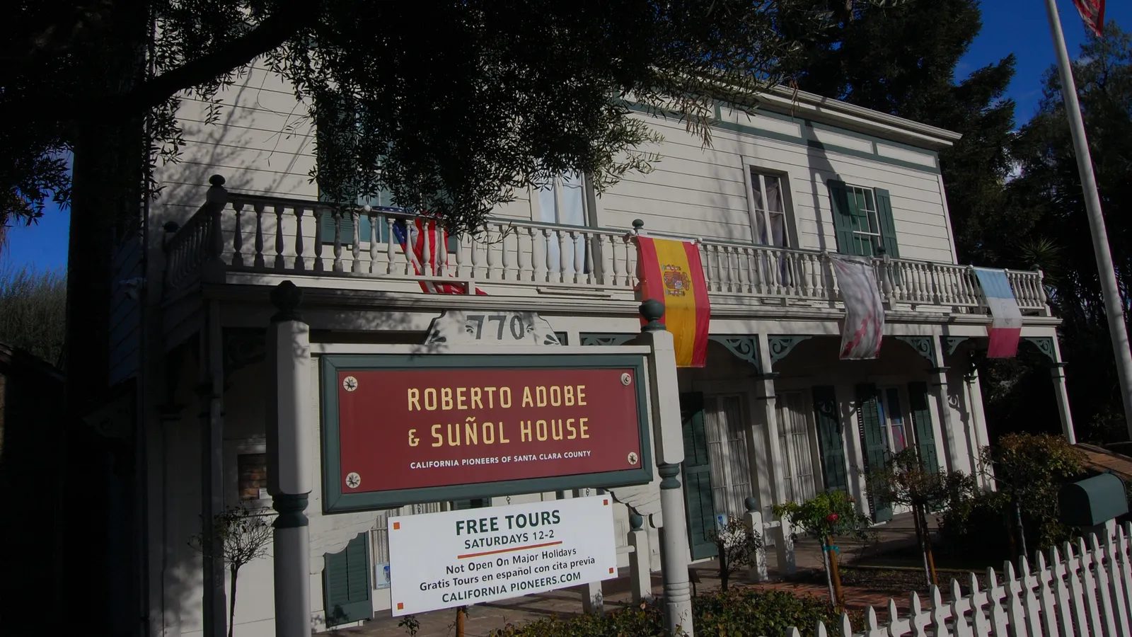 Roberto Adobe & Suñol House — hero image