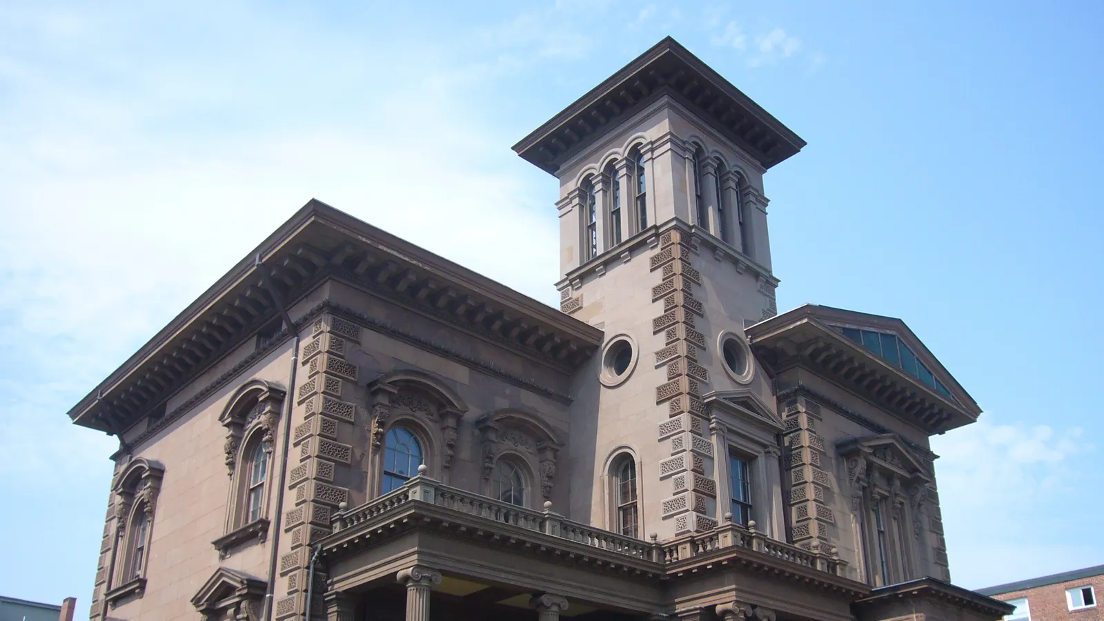 Victoria Mansion — hero image