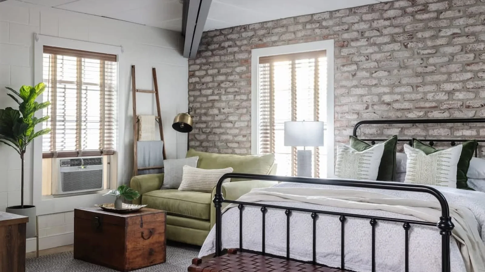 Cozy Modern Studio Just 2 Blocks to Forsyth Park — primary photo