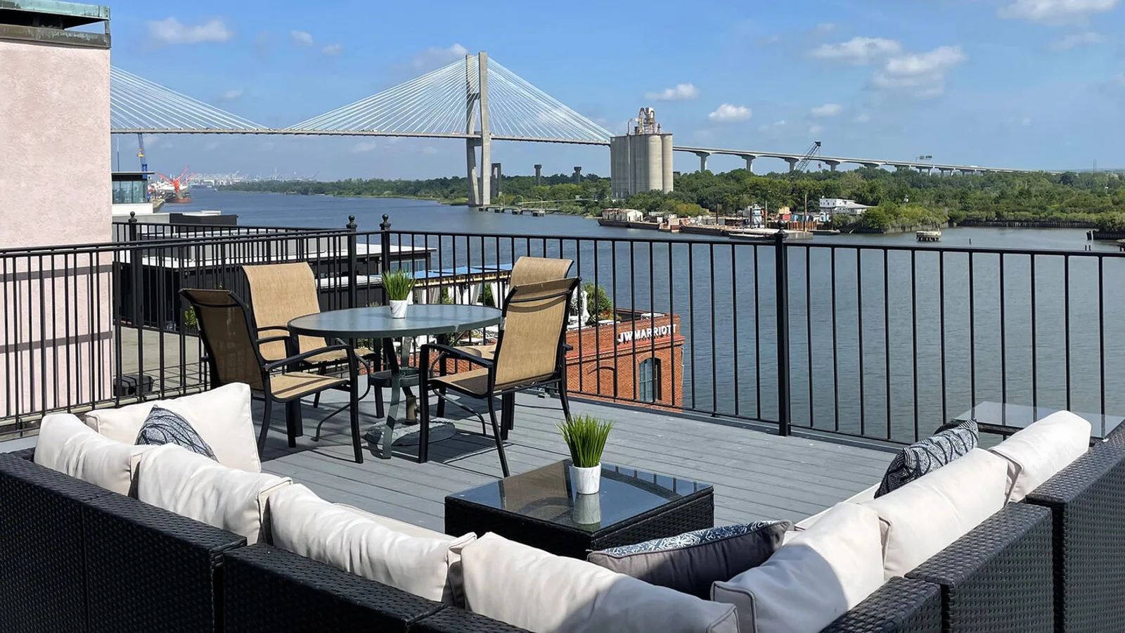 River Street Condo Rental — primary photo