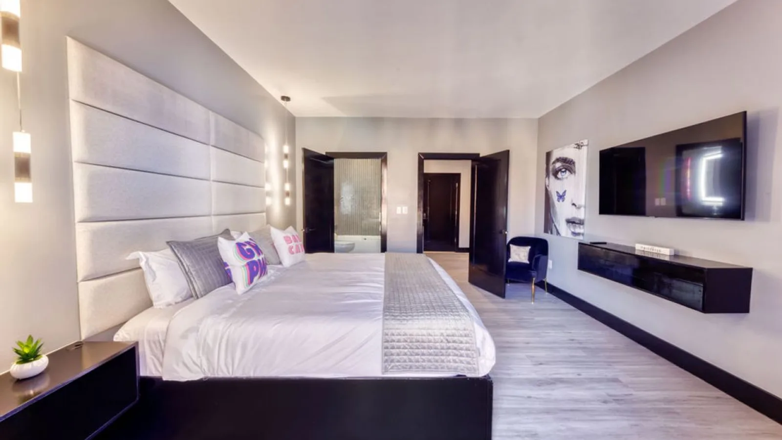 The Bella #206-Girl's Night Suite — primary photo