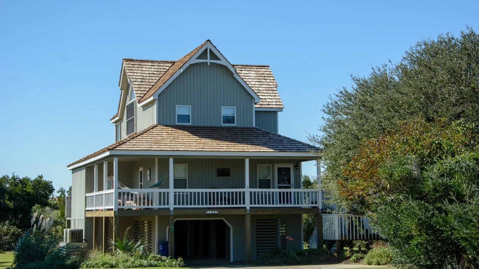 B10: Baymeadow 10 - Village Realty — primary photo