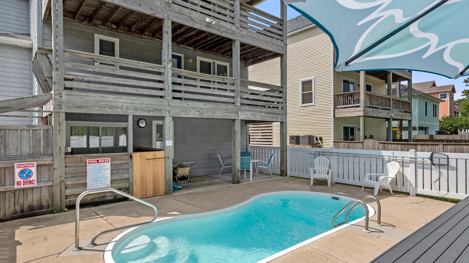 JR9108: Sisters Ugly - Village Realty — primary photo