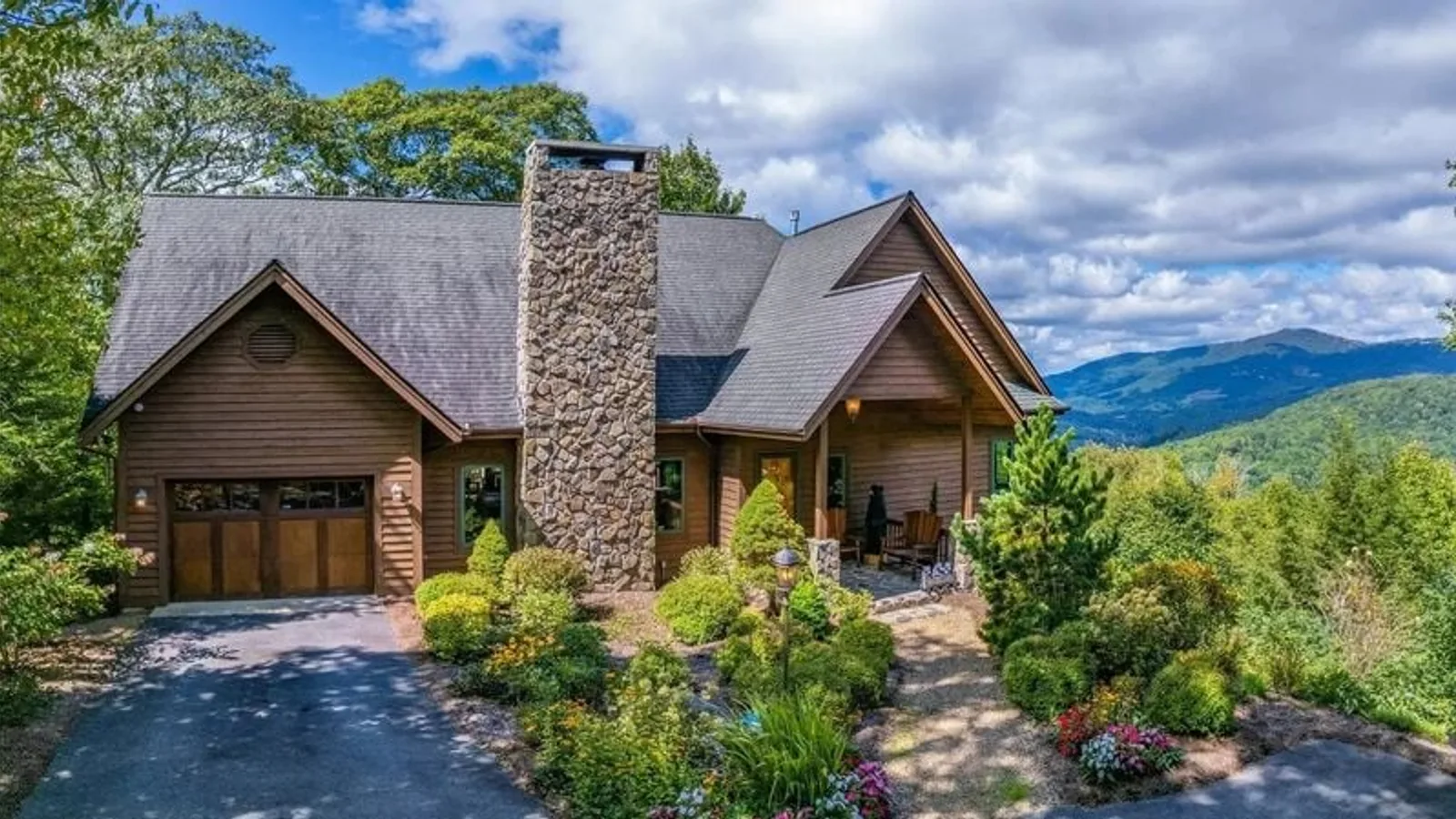 A Tree Top Mountain Home — primary photo