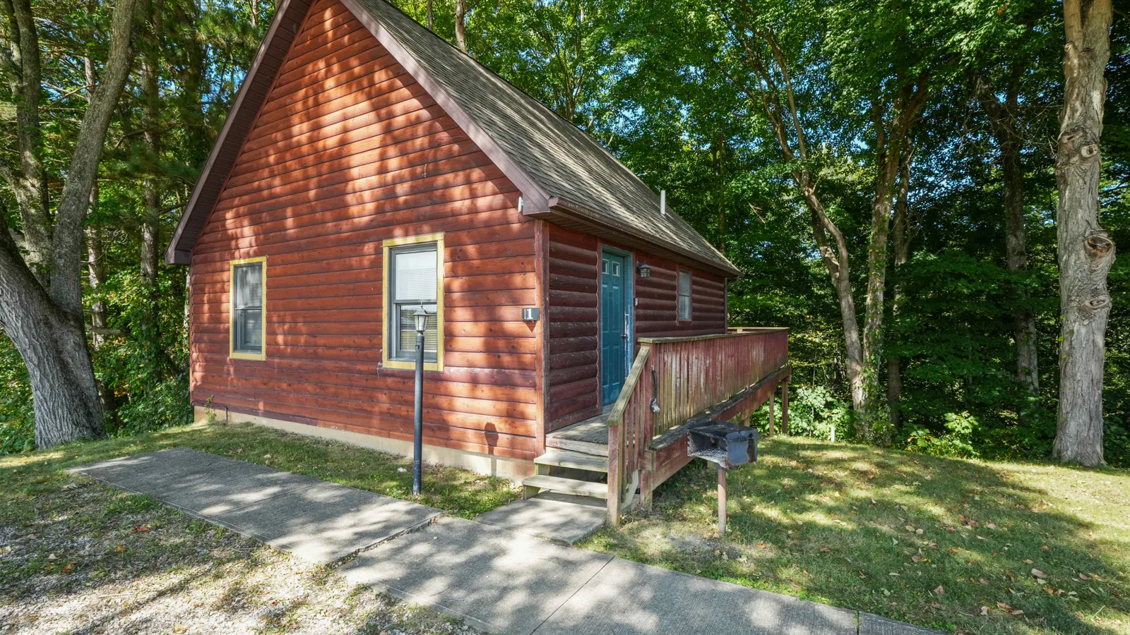 Retreat cabin 1 - Book Hocking — primary photo