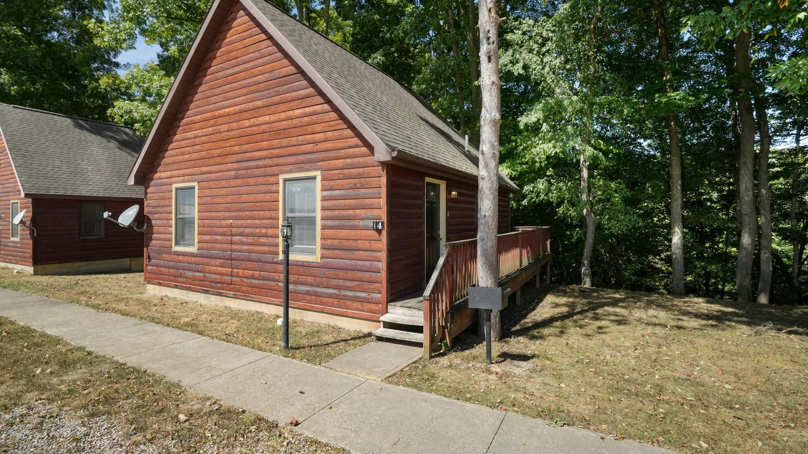 Retreat cabin 4 - Book Hocking — primary photo
